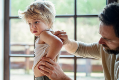 L’eczéma atopique, aussi appelé dermatite atopique, est une maladie de peau chronique se traduisant par des démangeaisons