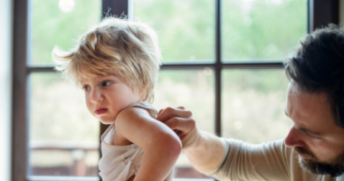 L’eczéma atopique, aussi appelé dermatite atopique, est une maladie de peau chronique se traduisant par des démangeaisons