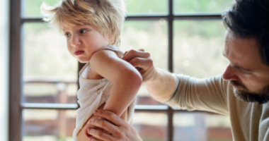 L’eczéma atopique, aussi appelé dermatite atopique, est une maladie de peau chronique se traduisant par des démangeaisons